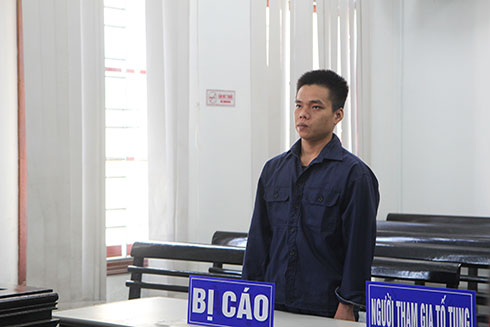 Bị bắt khi đang... bán dạo ma túy