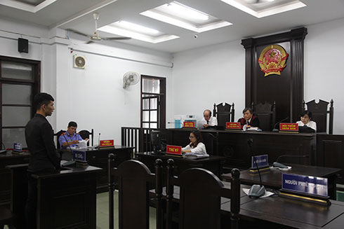 Vào tù vì chém người chặn đường