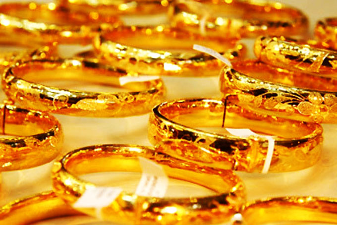 Giá vàng hôm nay 25/10, tốt xấu trái chiều, ẩn đầy rủi ro