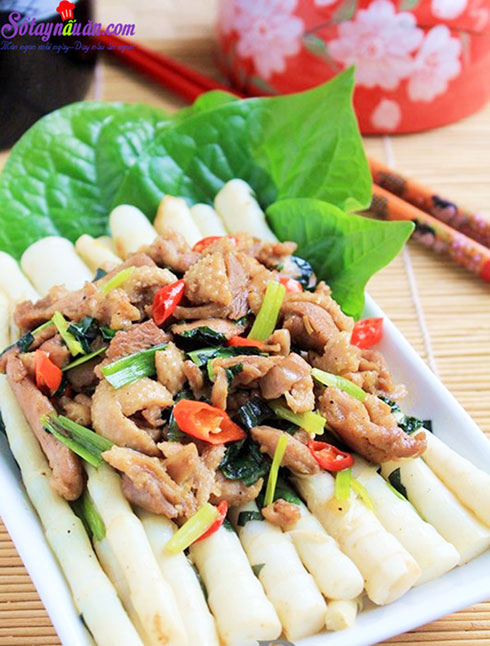 Đưa cơm với thịt vịt xào măng trúc