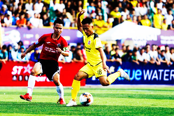 Các đội bóng tranh tài tại giải HPL-S7 khu vực miền Bắc.