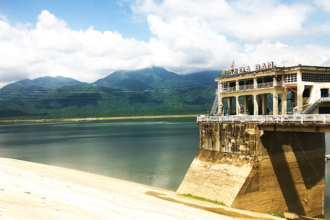 Lượng nước tại hồ chứa nước Đá Bàn hiện nay thấp hơn cùng kỳ nhiều năm.
