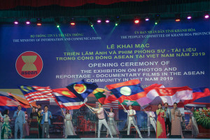 Exhibition on Photos and Reportage - Documentary Films in the ASEAN Community in Vietnam opens in Nha Trang