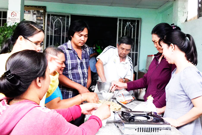 Diên Khánh: 15 người khuyết tật được đào tạo nghề làm bánh