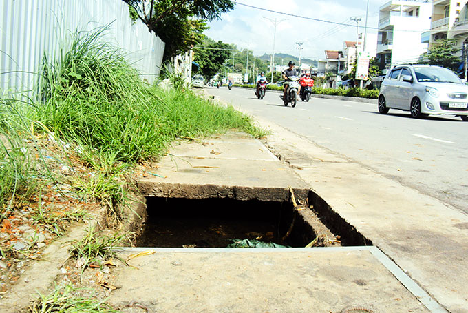 Hố trên đường