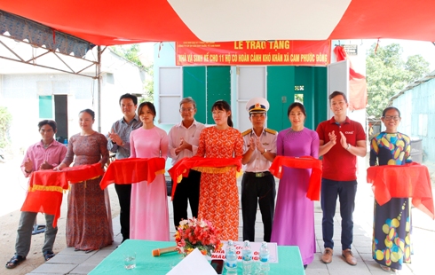 Tặng nhà tình nghĩa, sinh kế cho 11 gia đình khó khăn