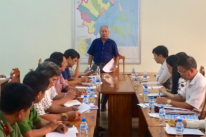 Ông Đào Công Thiên phát biểu tại buổi làm việc với lãnh đạo huyện Vạn Ninh