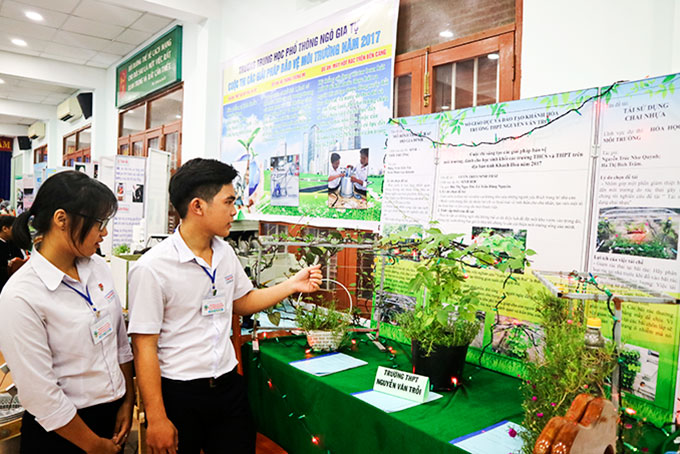 Học sinh tham dự Cuộc thi sáng tạo  các giải pháp bảo vệ môi trường lần 2, năm 2017. 