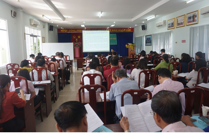 Tập huấn cho 70 thành viên các hội, đoàn thể về ủy thác cho vay