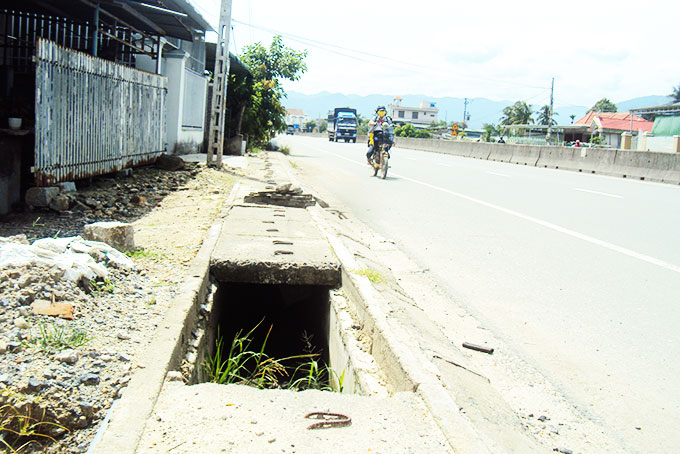 Cần đậy nắp cống