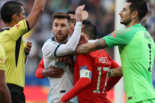 Messi trở lại ĐT Argentina sau 3 tháng treo giò vì vạ miệng