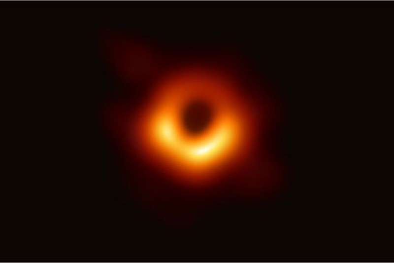 Bức ảnh hố đen đầu tiên mà chúng ta ghi lại được. Ảnh: The Event Horizon Telescope