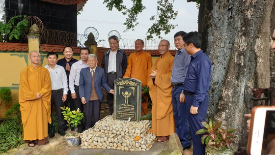 Cây thị 900 tuổi nằm trong khuôn viên chùa Đống Phúc- Quảng Ninh được công nhận là cây Di sản