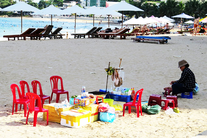 "Mở quán" ngay bãi biển