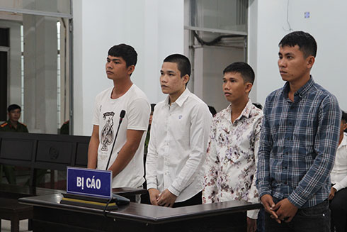 Bị chém chết khi tình cờ dừng lại nói chuyện!