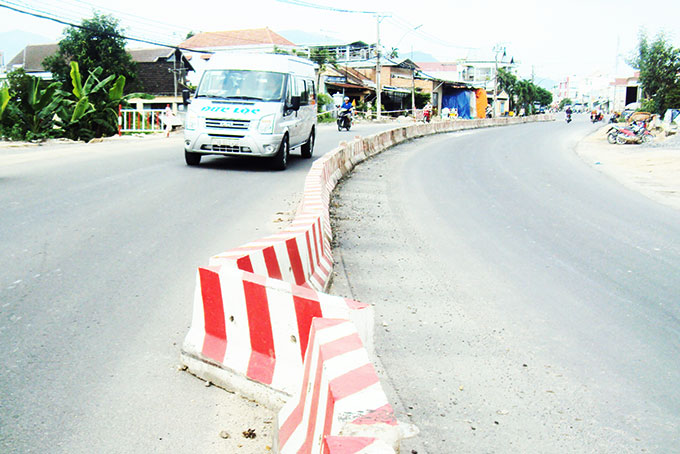 Dải phân cách bị xê dịch