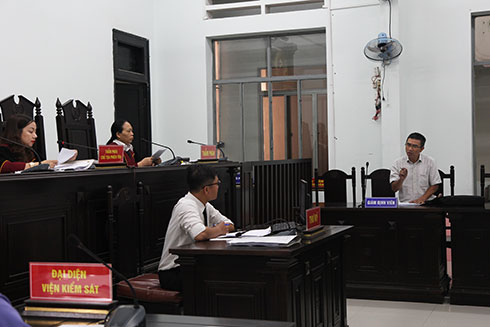 Gây tai nạn do chạy xe tông vào con bò