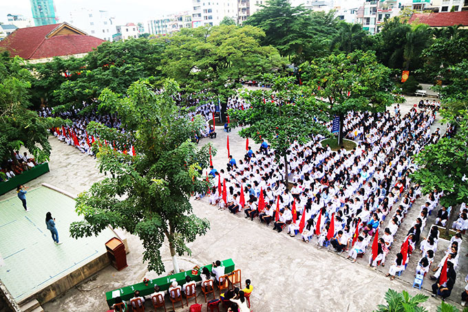 Trường THPT Lý Tự Trọng (TP. Nha Trang). 