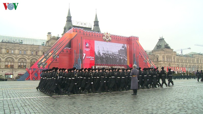 Các đội diễu binh Nga lần lượt tiến qua lễ đài nhân kỷ niệm 78 năm cuộc duyệt binh huyền thoại năm 1941.