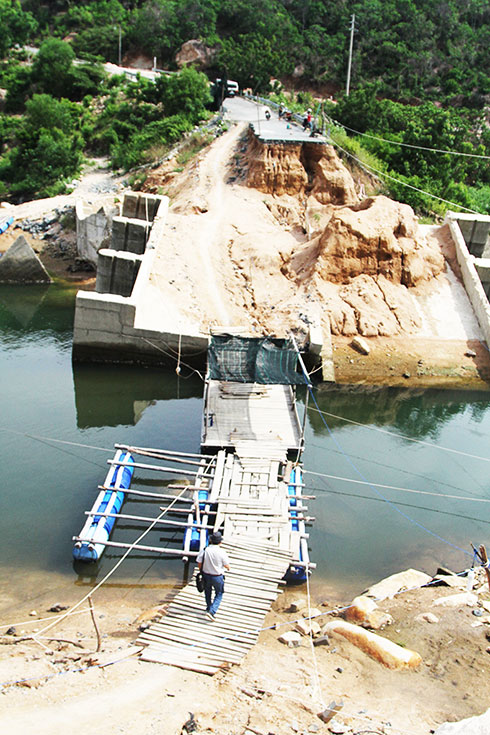 Dự kiến đầu năm 2020 sẽ khởi công xây cầu kiên cố qua thôn Bình Lập.