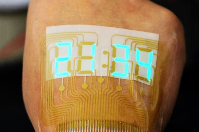 Da người có thể phát sáng thành một chiếc đồng hồ