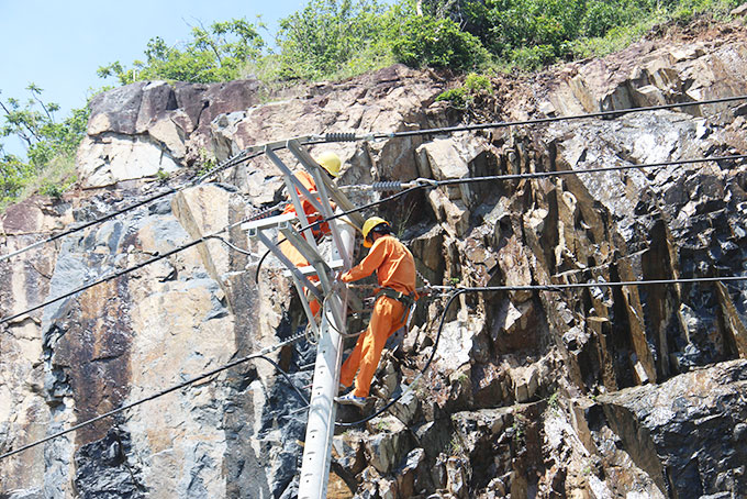 Nỗ lực khôi phục lưới điện