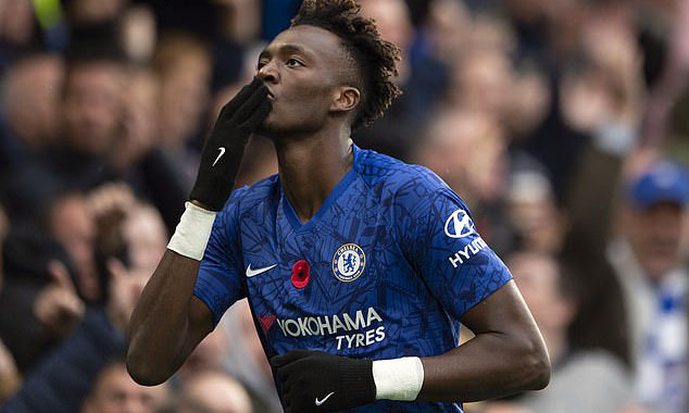 Abraham bắt kịp kỷ lục ghi bàn trong một mùa của Rashford