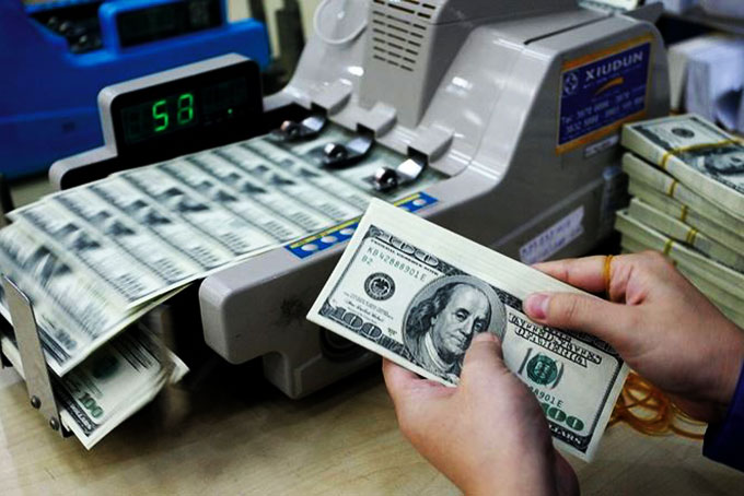 Tỷ giá trung tâm và giá trao đổi USD trên thị trường cùng vọt tăng mạnh