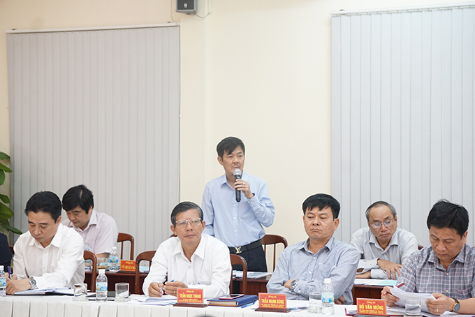 Ông Lê Tiến Anh – Tỉnh ủy viên, Chủ tịch Hội đồng Thành viên Tổng Công ty Khánh Việt phát biểu ý kiến. 