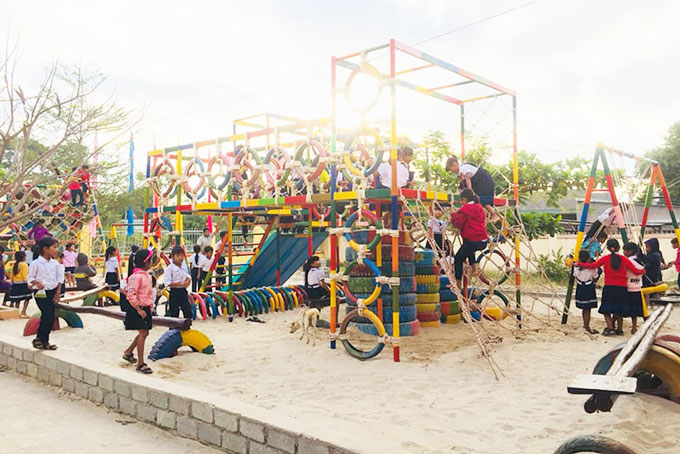 Sân chơi liên hoàn cho trẻ em tại Trường Tiểu học Cam Thịnh Tây.
