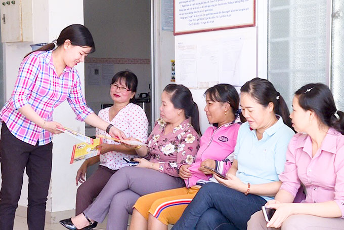 Truyền thông chăm sóc sức khỏe sinh sản - kế hoạch hóa gia đình  tại xã Vạn Phú.