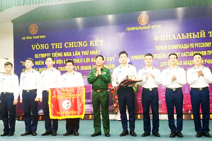 Đội tuyển của Học viện Hải quân nhận giải ba toàn đoàn.