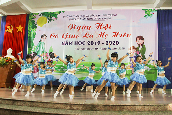 Trường mầm non Lý Tự Trọng tổ chức ngày hội cô giáo là mẹ hiền