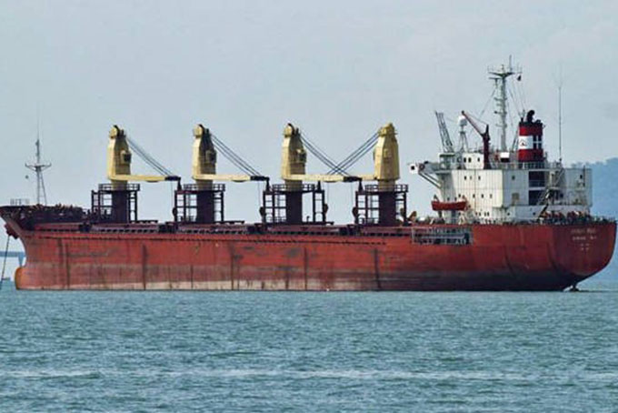 Tổng thống Hàn Quốc đốc thúc cứu hộ tàu bị cháy có 6 thuyền viên Việt Nam