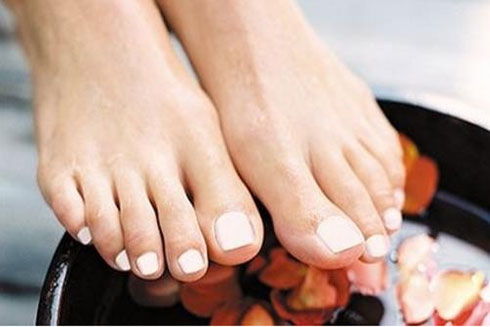 5 mẹo hay điều trị nhiễm trùng móng