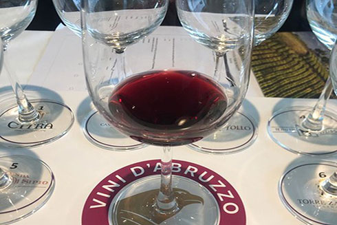 4 tác dụng tuyệt vời của vang đỏ với tim mạch