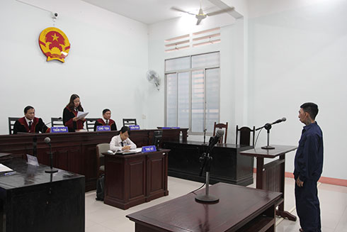 Cướp giật đồ bán lấy tiền... mua vàng đeo!