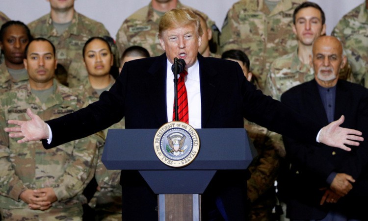 Tổng thống Trump phát biểu trước các binh sĩ tại Bagram hôm 28/11. Ảnh: Reuters.