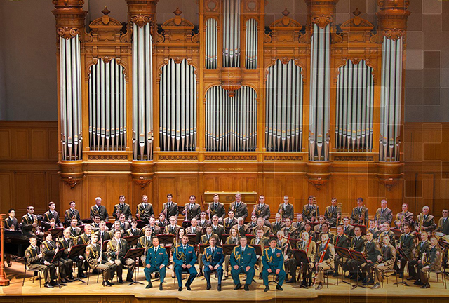 Dàn nhạc Lực lượng vệ binh quốc gia Liên bang Nga lần đầu tiên có buổi diễn tại Hà Nội.