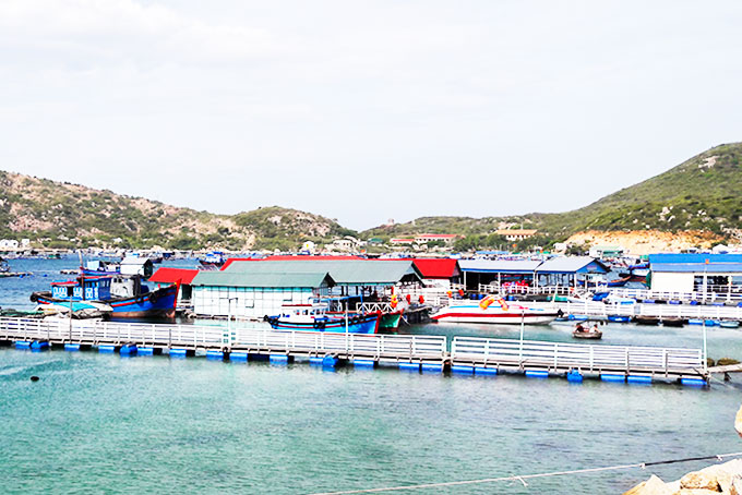 Khó xử lý nhà hàng nổi