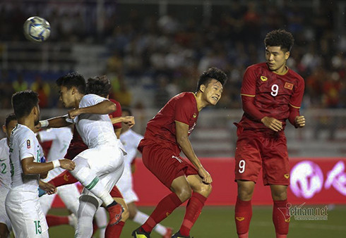 Pha đánh đầu ghi bàn của Thành Chung, bước ngoặc làm nên chiến thắng của U22 Việt Nam trước U22 Indonesia.