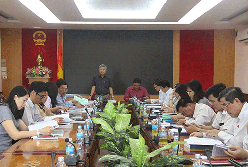 Quang cảnh tại cuộc họp thẩm tra của Ban Kinh tế - Ngân sách HĐND tỉnh