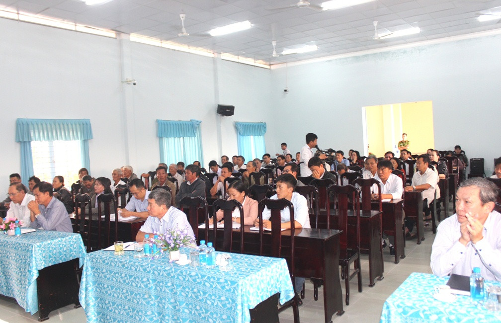 Đông đảo cử tri huyện Vạn Ninh đến tham dự.