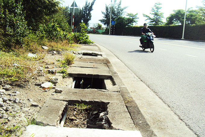 Hố trên đường