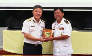 Đoàn cán bộ cao cấp Hải quân Campuchia thăm Học viện Hải quân