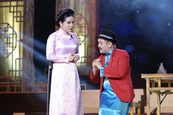 Nghệ sĩ Xuân Hinh và Thanh Thanh Hiền trong chương trình “Xuân phát tài” năm trước.