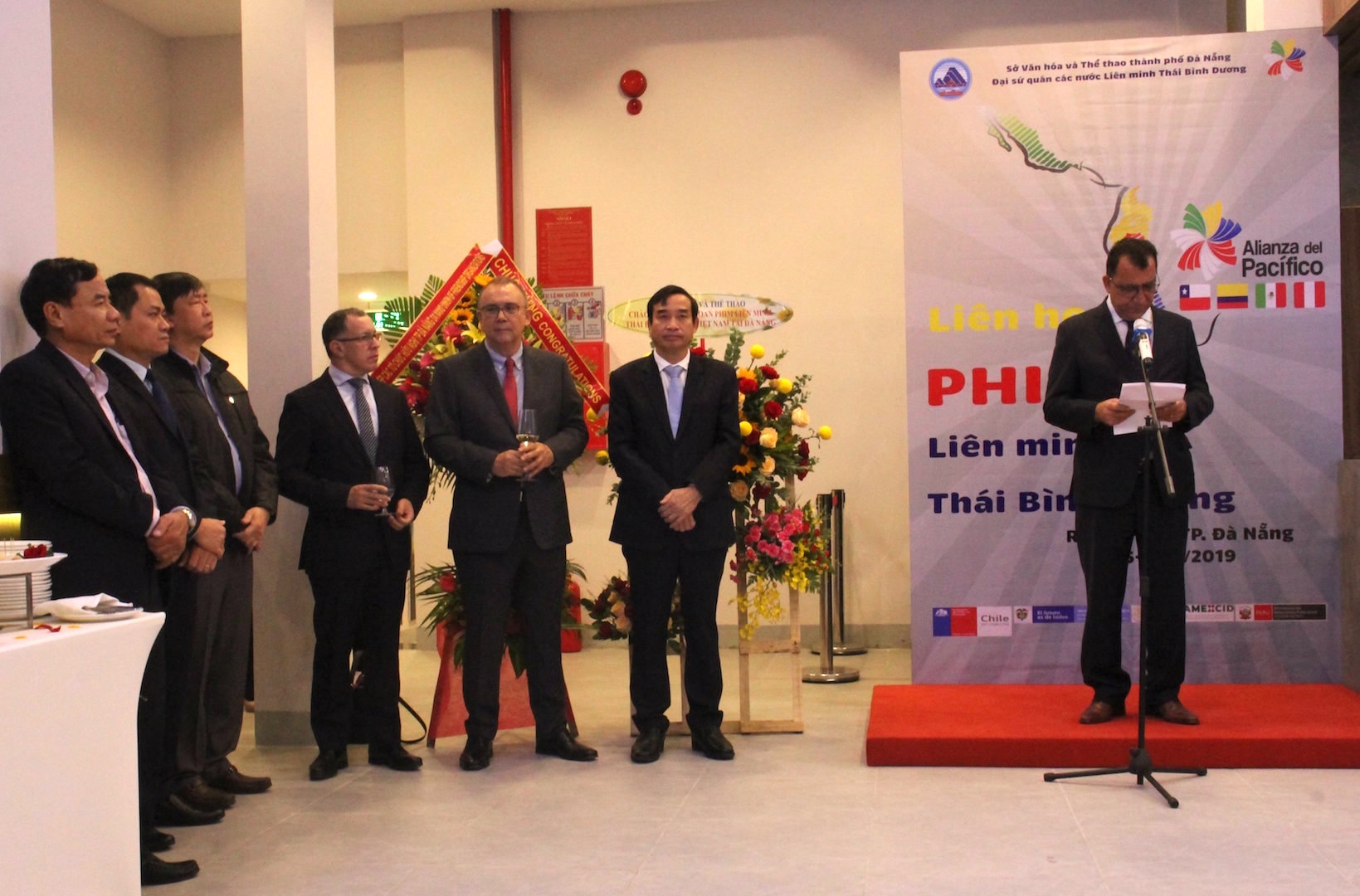 Đại sứ tại Việt Nam Jaime Chomali phát biểu khai mạc Liên hoan Phim. Ảnh: VGP/Lưu Hương