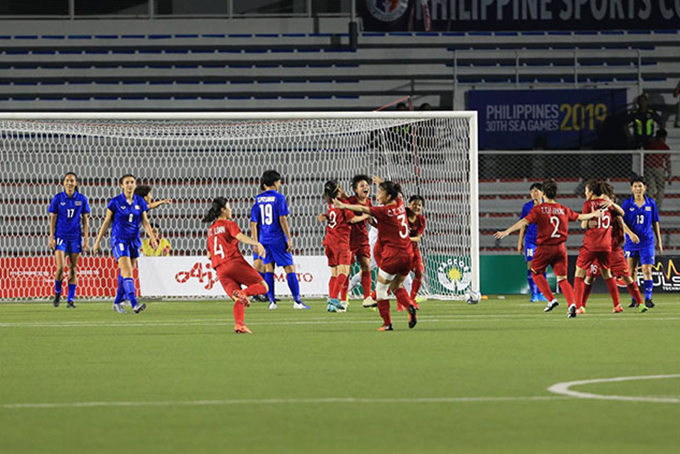 Vietnam female football team win SEA Games 30 gold medal (Photo: Duc Cuong)