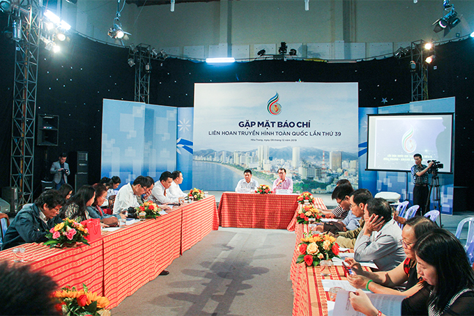 Quang cảnh buổi gặp mặt báo chí tại TP.Nha Trang của Ban tổ chức Liên hoan truyền hình toàn quốc lần thứ 39. 