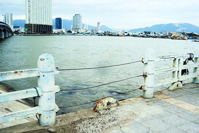 Lan can bị hư hỏng